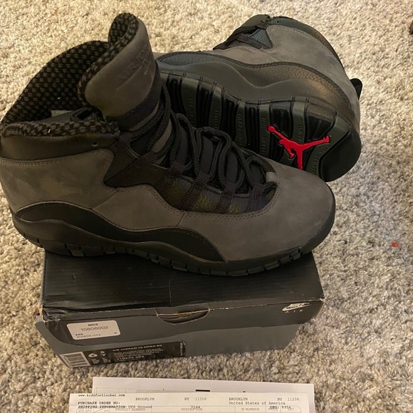 Jordan Retro 10s Shadow (6.5) - Picture 1 of 2